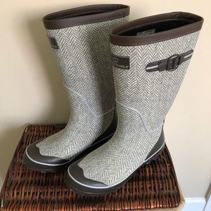 Arctic shield rain boots